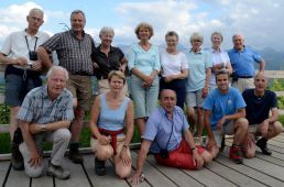 grupa wycieczkowa z przewodnikiem tatrzańskim