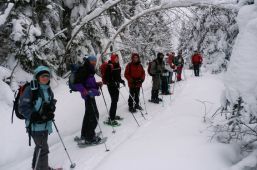 na rakietach śnieżnych